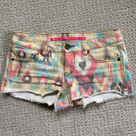 Pants - Boho Aztec Print Chevron Jean Shorts